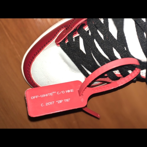 Off White x Jordan 1 Chicago main image 6